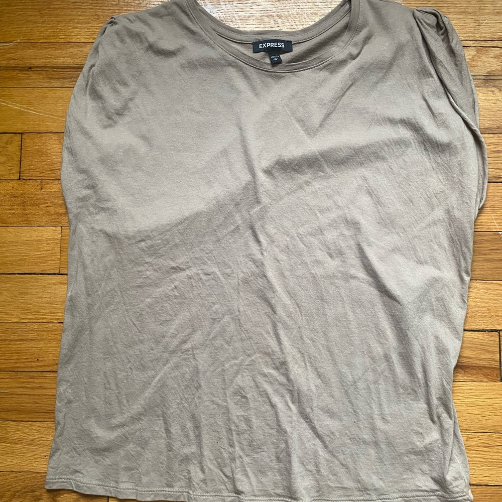 EXPRESS women’s tshirt